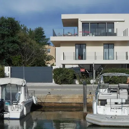 Holiday home Superbe Vue Les Maures Entre Hyeres Et Le Lavandou 4 Etoiles 10 Couchages Piscine Chauffee La Londe-les-Maures