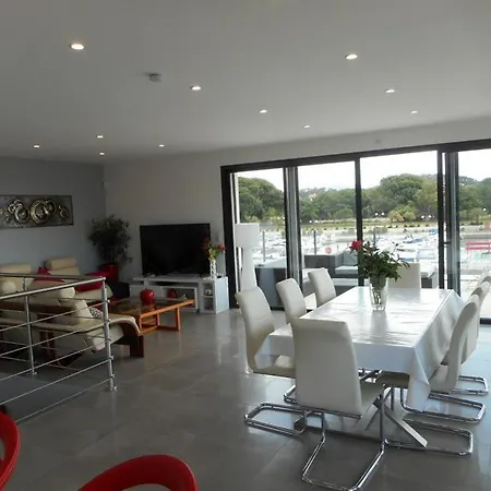 Superbe Vue Jusqu'a 14 Couchages Les Maures Entre Hyeres Et Le Lavandou 4 Etoiles Piscine Chauffee Сasa de vacaciones *