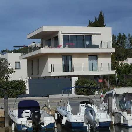 Superbe Vue Les Maures Entre Hyeres Et Le Lavandou 4 Etoiles 10 Couchages Piscine Chauffee Holiday home *