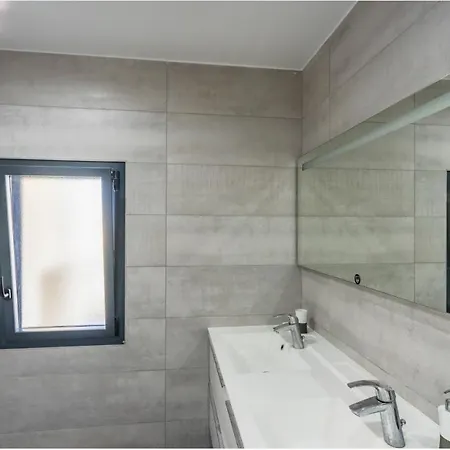 Superbe Vue Jusqu'a 14 Couchages Les Maures Entre Hyeres Et Le Lavandou 4 Etoiles Piscine Chauffee Сasa de vacaciones *