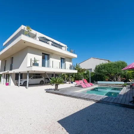 Superbe Vue Jusqu'a 14 Couchages Les Maures Entre Hyeres Et Le Lavandou 4 Etoiles Piscine Chauffee