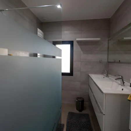 Superbe Vue Jusqu'a 14 Couchages Les Maures Entre Hyeres Et Le Lavandou 4 Etoiles Piscine Chauffee Сasa de vacaciones