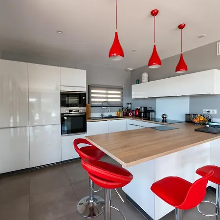 Superbe Vue Jusqu'a 14 Couchages Les Maures Entre Hyeres Et Le Lavandou 4 Etoiles Piscine Chauffee