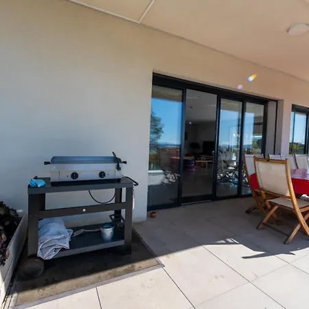 Superbe Vue Jusqu'a 14 Couchages Les Maures Entre Hyeres Et Le Lavandou 4 Etoiles Piscine Chauffee Сasa de vacaciones