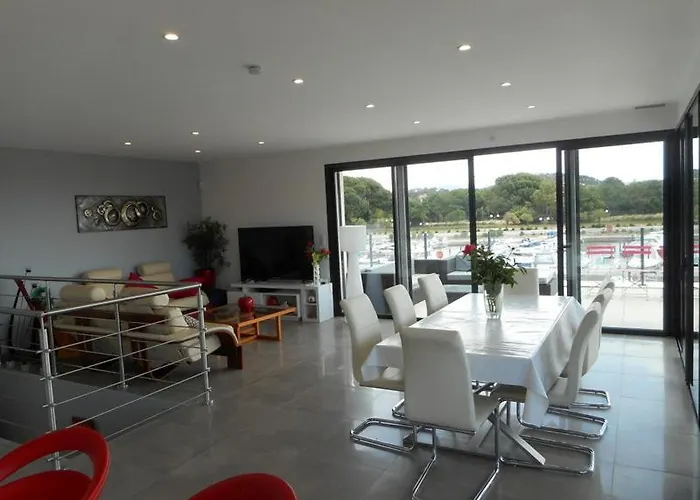 Superbe Vue Jusqu'a 14 Couchages Les Maures Entre Hyeres Et Le Lavandou 4 Etoiles Piscine Chauffee Feriehus *