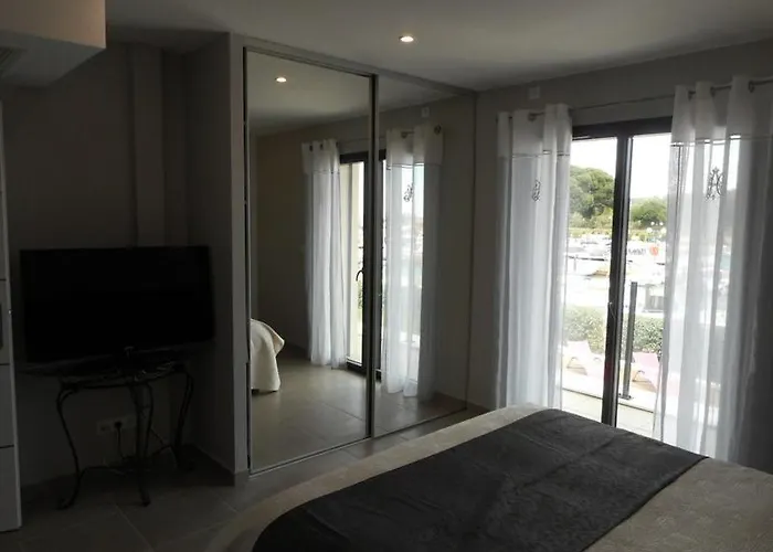 Superbe Vue Jusqu'a 14 Couchages Les Maures Entre Hyeres Et Le Lavandou 4 Etoiles Piscine Chauffee La Londe-les-Maures