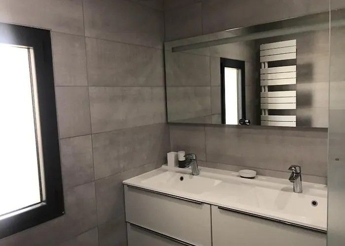 Superbe Vue Jusqu'a 14 Couchages Les Maures Entre Hyeres Et Le Lavandou 4 Etoiles Piscine Chauffee