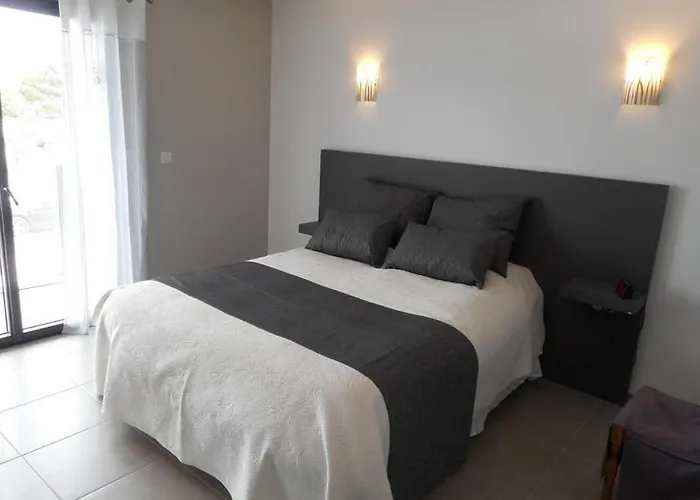 Superbe Vue Jusqu'a 14 Couchages Les Maures Entre Hyeres Et Le Lavandou 4 Etoiles Piscine Chauffee Feriehus