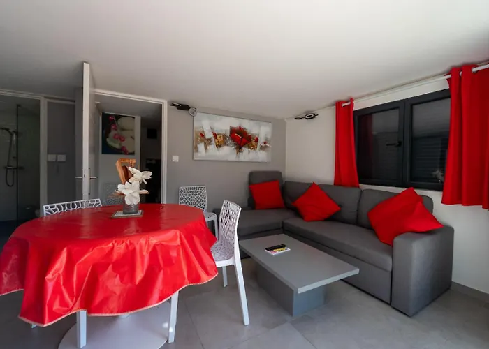 Superbe Vue Jusqu'a 14 Couchages Les Maures Entre Hyeres Et Le Lavandou 4 Etoiles Piscine Chauffee