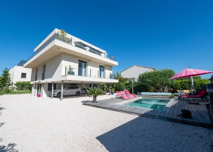 Superbe Vue Jusqu'a 14 Couchages Les Maures Entre Hyeres Et Le Lavandou 4 Etoiles Piscine Chauffee