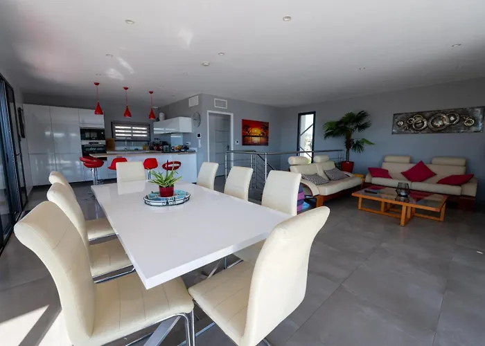 Superbe Vue Jusqu'a 14 Couchages Les Maures Entre Hyeres Et Le Lavandou 4 Etoiles Piscine Chauffee Feriehus *