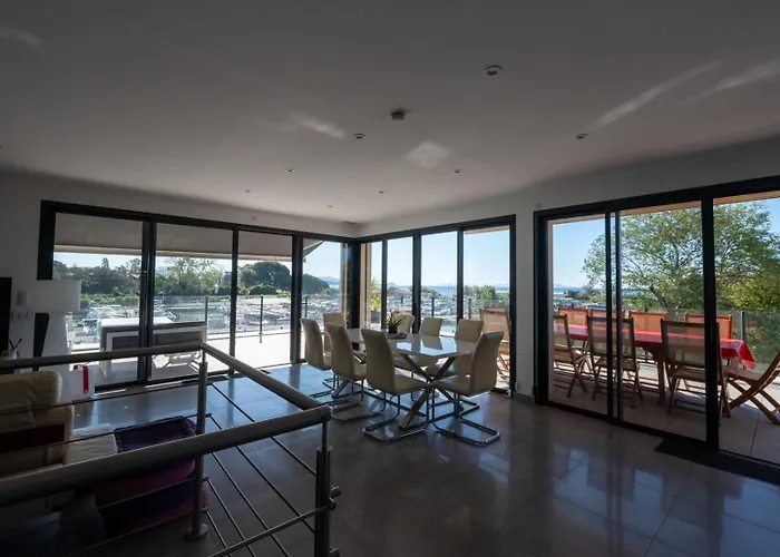 Superbe Vue Jusqu'a 14 Couchages Les Maures Entre Hyeres Et Le Lavandou 4 Etoiles Piscine Chauffee *