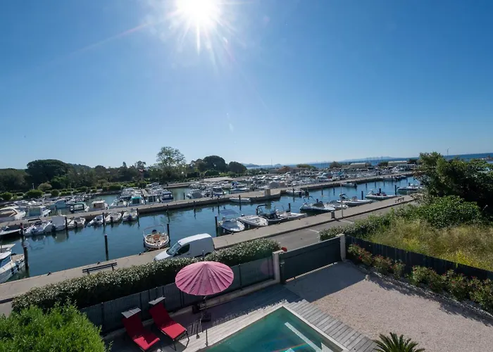 Feriehus Superbe Vue Jusqu'a 14 Couchages Les Maures Entre Hyeres Et Le Lavandou 4 Etoiles Piscine Chauffee La Londe-les-Maures