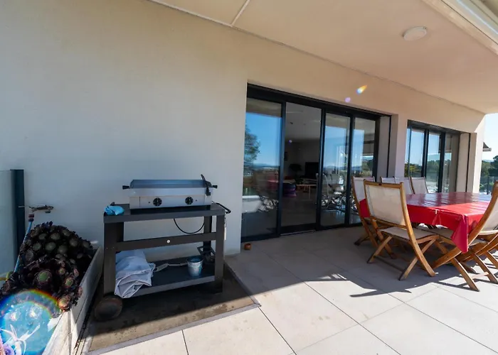 Superbe Vue Jusqu'a 14 Couchages Les Maures Entre Hyeres Et Le Lavandou 4 Etoiles Piscine Chauffee Feriehus